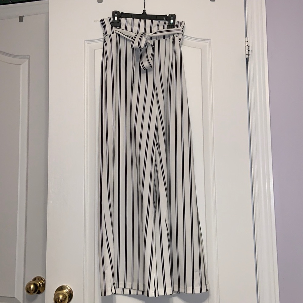 Forever 21 Online Exclusive Striped Paperbag Pant size S